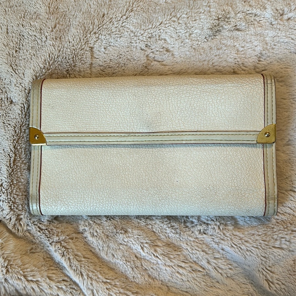 LOUIS VUITTON Suhali Porte Tresor International Trifold Wallet Ivory